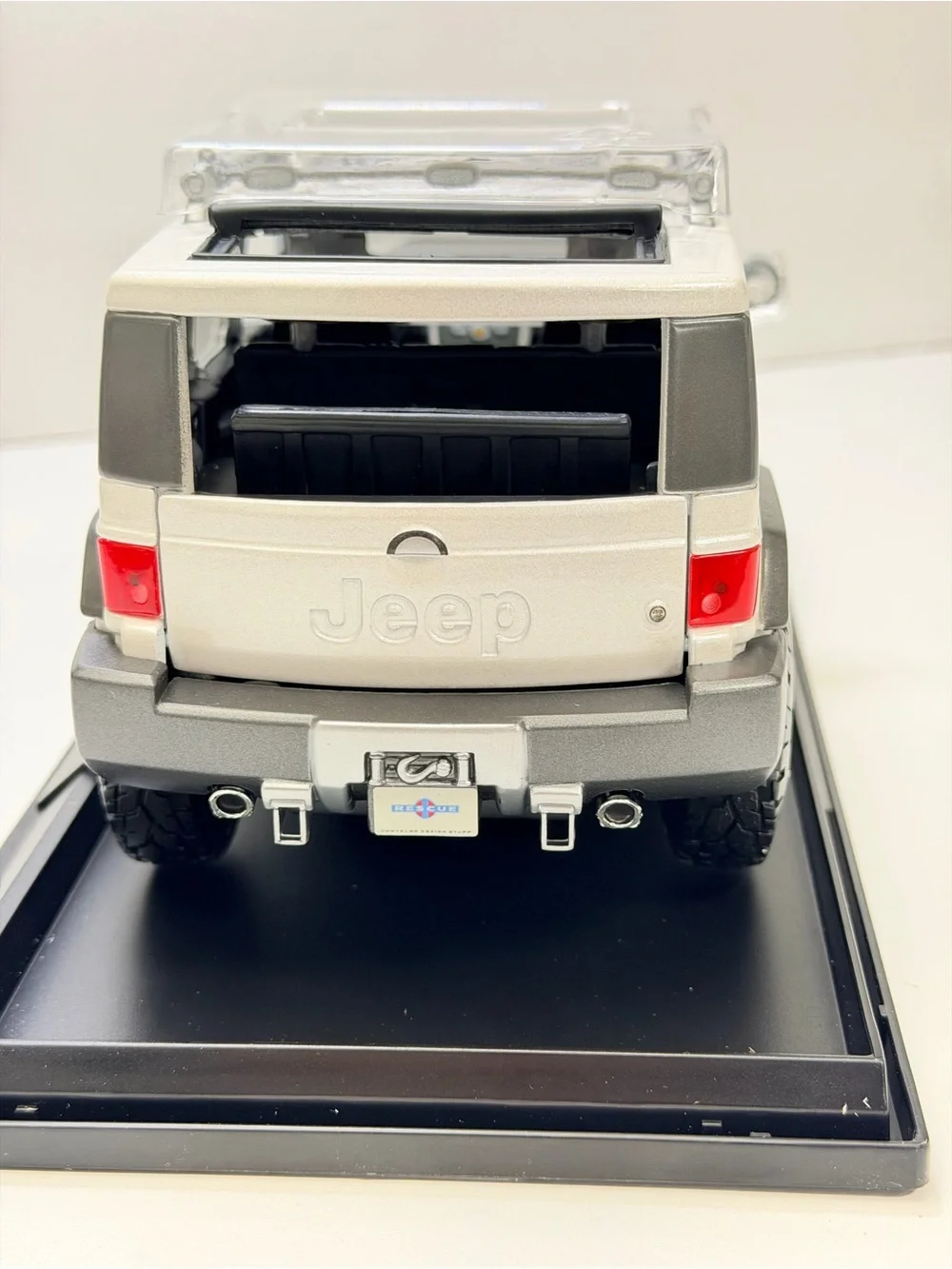 Maisto White Jeep Rescue Concept Die-Cast Toy Vehicle